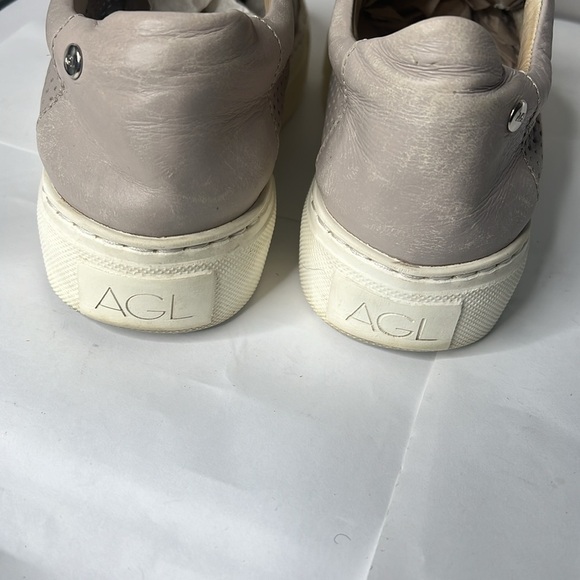 AGL Sz 37 US 7 Attilio Giusti Leombruni
Perforated Platform Talc Leather Sneaker - Picture 4 of 10